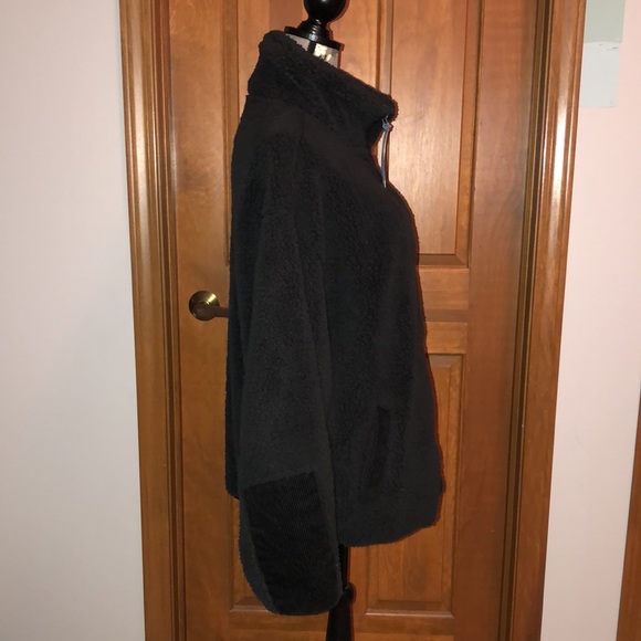 NWT Urban Outfitters black sherpa jacket with blue zippers and corduroy details - Picture 4 of 13